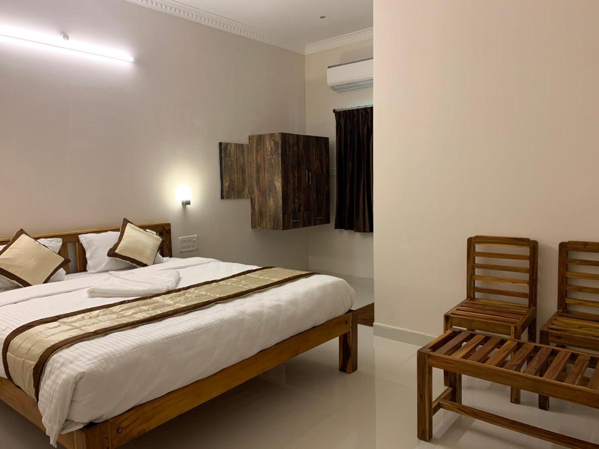 פונדיצ'רי Hotel Rani And Rani Residency מראה חיצוני תמונה