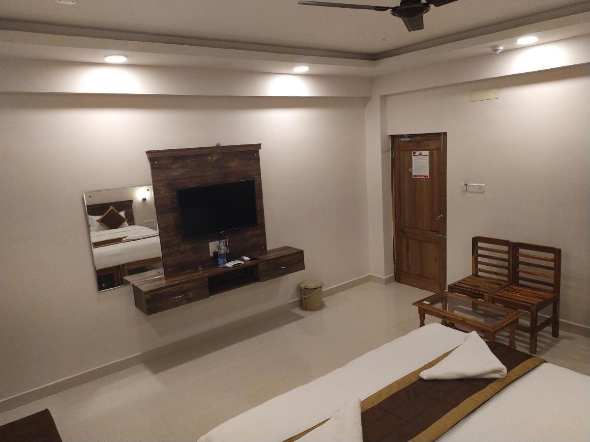פונדיצ'רי Hotel Rani And Rani Residency מראה חיצוני תמונה