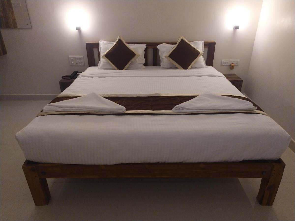 פונדיצ'רי Hotel Rani And Rani Residency מראה חיצוני תמונה