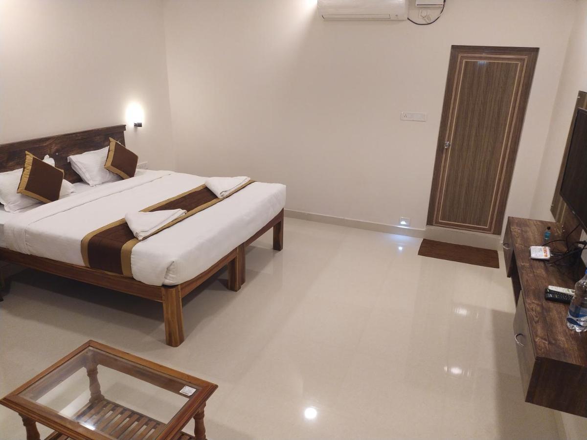 פונדיצ'רי Hotel Rani And Rani Residency מראה חיצוני תמונה