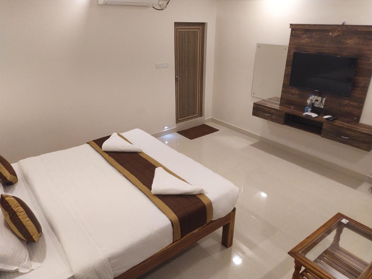 פונדיצ'רי Hotel Rani And Rani Residency מראה חיצוני תמונה